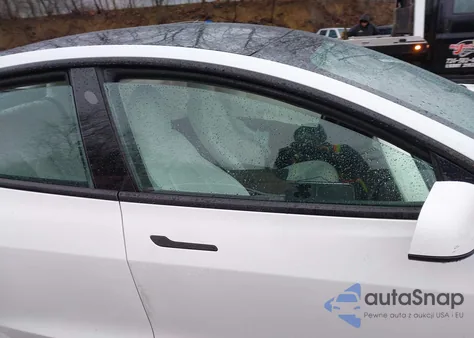 2022 Tesla Model 3 Long Range Dual Motor All-Wheel Drive z USA, uszkodzony, nr VIN 5YJ3E1EB5NF115071